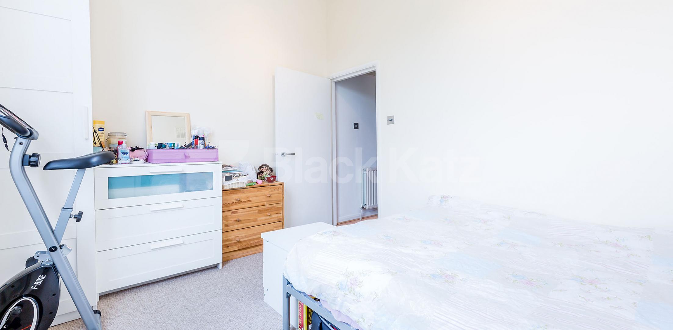 			2 Bedroom, 1 bath, 1 reception Flat			 Drummond Street, EUSTON